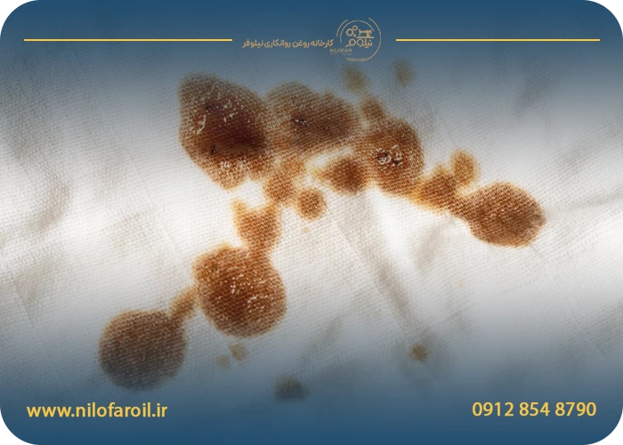 بهترین روشهای پاک کردن روغن چرخ خیاطی از روی لباس