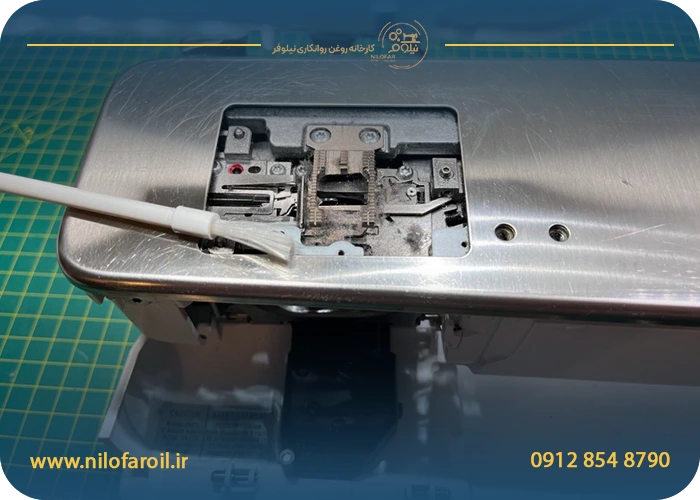 هر چند وقت یکبار باید چرخ خیاطی ژانومه را روغن کاری کنیم؟