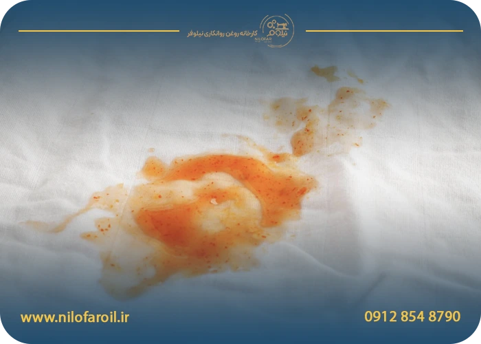 پاک کردن روغن چرخ خیاطی از روی لباس با جوش شیرین